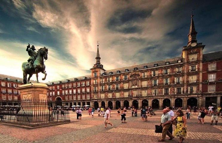 Parsa Booking Madrid Exterior foto