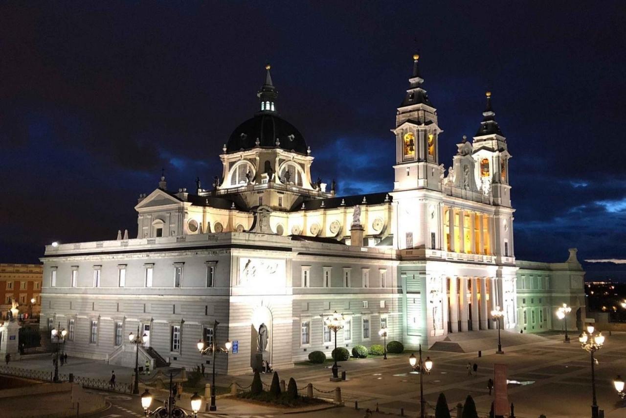 Parsa Booking Madrid Exterior foto
